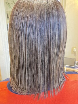 マイノリティー(Minority Produced By TOPHAIR) 白髪ぼかしハイライト　スライシング　アッシュベージュ