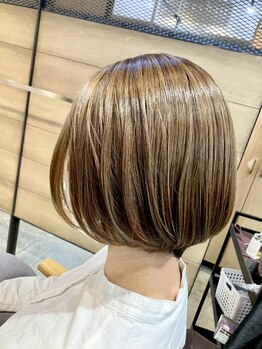 フラウ 住吉店の写真/白髪ぼかし/脱白髪染めでグレイカラーでも明るく透明感のある仕上がりに☆【髪質改善/鯖江/白髪ぼかし】