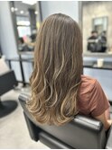 ミルクティーベージュハイライト×巻き髪ロング