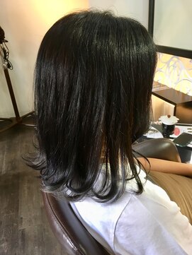 ロンド(Le rond) ホワイトシルバーな外ハネ重軽ボブ