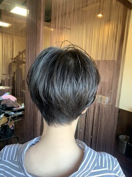 ヘアーエヌプラス (HAIR N+) ハンサム・ショート。グレーベージュ