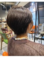 エミュー(emue)&nbsp;京都 イヤリングカラー くすみカラー 耳かけショート 中島