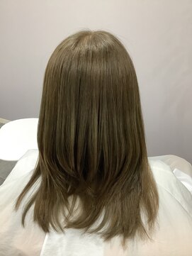 サニー(Sunny) 光に透けるマットグレージュ