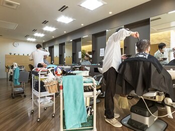 チュラバーバー 泉田中店(CHURA BARBER)の写真/家族全員お任せ下さい！緊張せずにリラックスして過ごせる、温かい雰囲気が◎居心地の良さが魅力です。