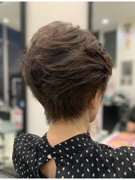 アヴソリューク(Absoluk) ミセス　前髪ありくびれショート　40代　50代　60代