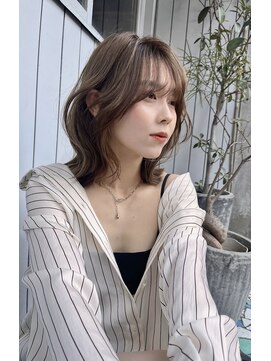 ロンドプロフィール 浦和(Lond profil) くびれ顔まわりレイヤー外ハネ韓国風ヘア