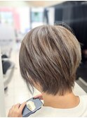 30代40代50代60代くびれ大人ショート　ベージュグレー白髪ぼかし