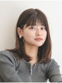 ミディアムヘア　くびれヘア　レイヤーカット　前髪　暗めカラー