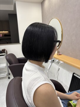 アイズ 横浜(IS) 切りっぱなしボブ/グレージュ