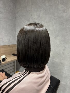 モク 上野(mok) オリーブグレージュ 切りっぱなしボブ