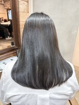 シー.(SHE.)&nbsp;ツヤ感ナチュラルロング
