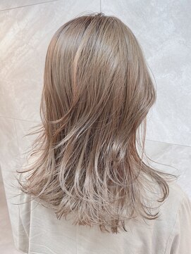 ドゥマン(Demain) ブリーチなし/透明感溢れる/ミルクティーベージュ/小顔/レイヤー