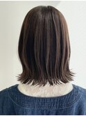 切りっぱなしボブ　外ハネボブ　ベージュカラー　透明感　酸熱