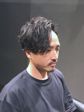 ビーダンディー(Bee dandy) ビジネスツーブロック 前下がり無造作カールパーマ アップバング