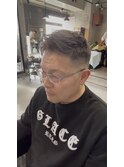 スキンフェード／ハイライト／グレーシルバーカラー