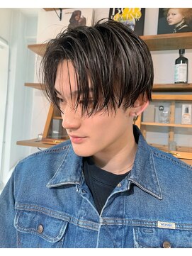 キジ(kiji) 刈り上げセンターパーマアップバングツーブロックパーマ