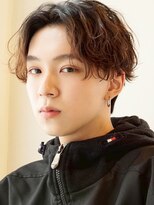 アズ ワン(AS ONE)&nbsp;韓国ヘアコンマバング韓国マッシュセンターパートフェザーパーマ