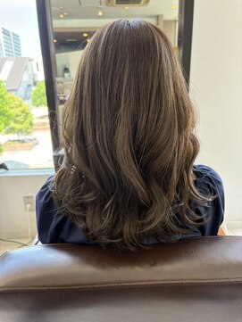 ビビットクアトロ 蓮田店(vivid QUATTRO) アッシュベージュ