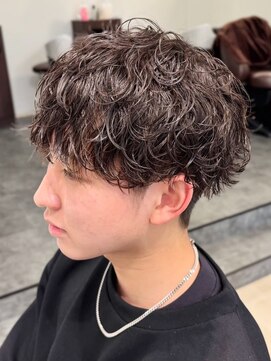 アントバイフィフス 秋田(unt by fifth) 秋田メンズパーマ波巻きスパイラルパーマセンターパートフェード