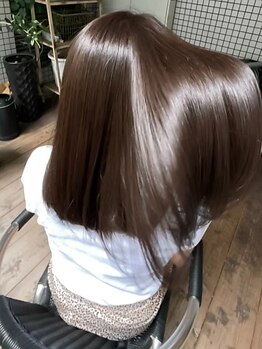 TRUCK【トラック】の写真/【髪質改善ストレート】地毛のような柔らか質感。クセや広がりを解消し、指通りなめらかな極上の艶髪へ