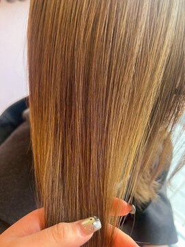 ムーム(Momb) ベージュカラー×ブリーチ