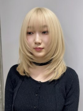 サンク 原宿 表参道(cinq) ハイトーンブロンドヘアハッシュカットミディアムレイヤーカット
