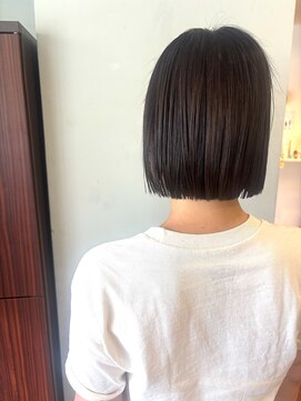 トレパルッキエーレサカイ(tre parrucchiere sakai) パツッとボブ