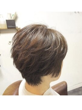 カミケン 方木田店(kamiken.) 頭皮環境改善で、自然なふんわりショート【カミケン方木田店】