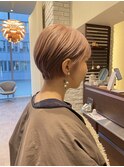 ショートスタイル　ピンクベージュ