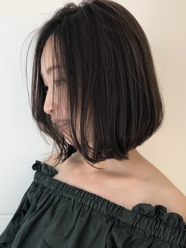 インビテーション(invitation) 光に透ける透明感カラー 大人の透け感ボブ