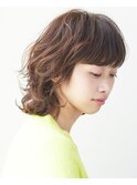 繊細な髪の揺れがかわいいウルフボブ