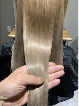 クラッチ ユニ(CLUTCH uni) 大人可愛い小顔美髪ストレートロングツヤ髪艶感髪質改善 A4