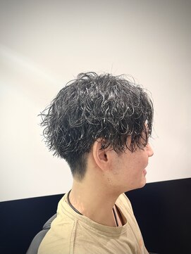 リバティシェアバーバー 銀座(LIBERTY SHARE BARBER) ツーブロマッシュ/波巻きツイスパ