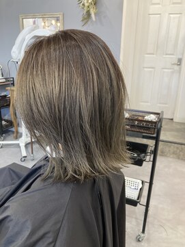 レイリー(LAiLy) 切りっぱなし　ハイトーン　アディクシーカラー