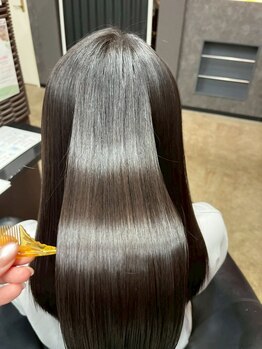 髪質に合わせたオーダーメイド施術が得意なサロン。経験豊富なスタイリストが理想のヘアを実現します。
