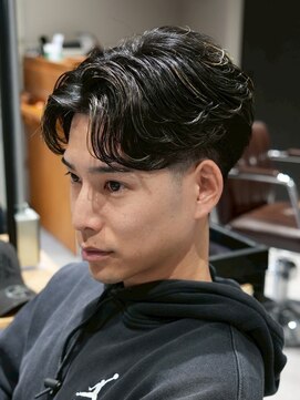 メッツ 原宿(METS) MEN'S/毛流れセンターパート×ハイライト/フェード