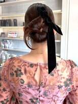 セプト 天神大名(SEPT.)&nbsp;カチモリ お団子アレンジ リボン アップスタイル 結婚式 20代
