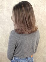 エリマ 調布(elima)&nbsp;ハイライトグラデーション　外ハネボブ　ピンクベージュ