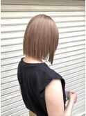 カカオベージュ×切りっぱなしボブ