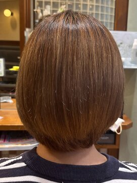 ヘア ショップキャリー しっかり収める！ハイトーンショートカットストレート