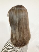 ミシュタ(mishuTA)&nbsp;艶感ハイライトグレージュカラースタイル