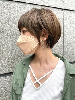 《トレンドを織り交ぜた似合わせstyle》透明感ある上品なグレイカラーやナチュラルな白髪染めまでお任せ！