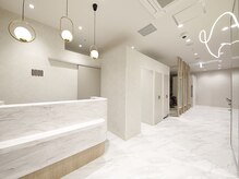 ウヌン 海老名ビナウォーク店(UNUN)の雰囲気（白とグレージュを基調とした店内♪大人可愛い内装になっています）