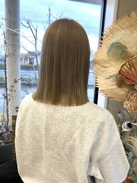 ラフ(laugh) ぱつっとボブ/ミルクティーベージュ