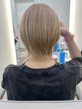 ダブルトーキョー シブヤ(W-TOKYO SHIBUYA) 【ミルクティー】ショートウルフ ブリーチ