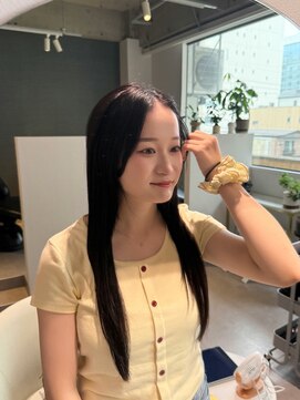 アム(amu) レイヤーロング/顔周りカット/前髪カット/透明感カラー