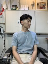 メリケンバーバーショップ フクオカ(MERICAN BARBERSHOP FUK)&nbsp;フェザーパーマサーフカール刈り上げセンターパート