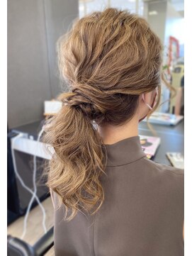 フレンズ 平岡店(friend's) 【札幌平岡 ヘアセット(ローポニーテール)】 木村美菜子