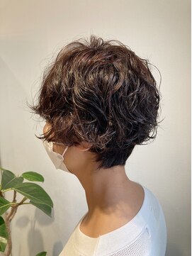 キー(KEY) ショートにパーマ