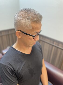 ミリオンバックス 上野(Million Bucks) 大人【スキンフェードアップバング】